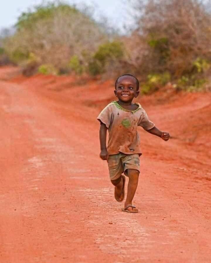 CheEsquire's tweet photo. “A Legend going home in the evening since he was sent to buy sugar in the morning.” https://t.co/eOXFKmcIEX