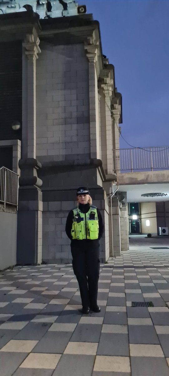 OldburyWMP's tweet photo. Oldbury Officers patrolling the Balaji Temple on Dudley Road East. The Balaji Temple is currently being used as one of the Vaccination Centres for Sandwell #communityatitsbest @OldburyWMP @SandwellPolice @IanGreenWMP @sandwellcouncil https://t.co/1wH6U3hwV4