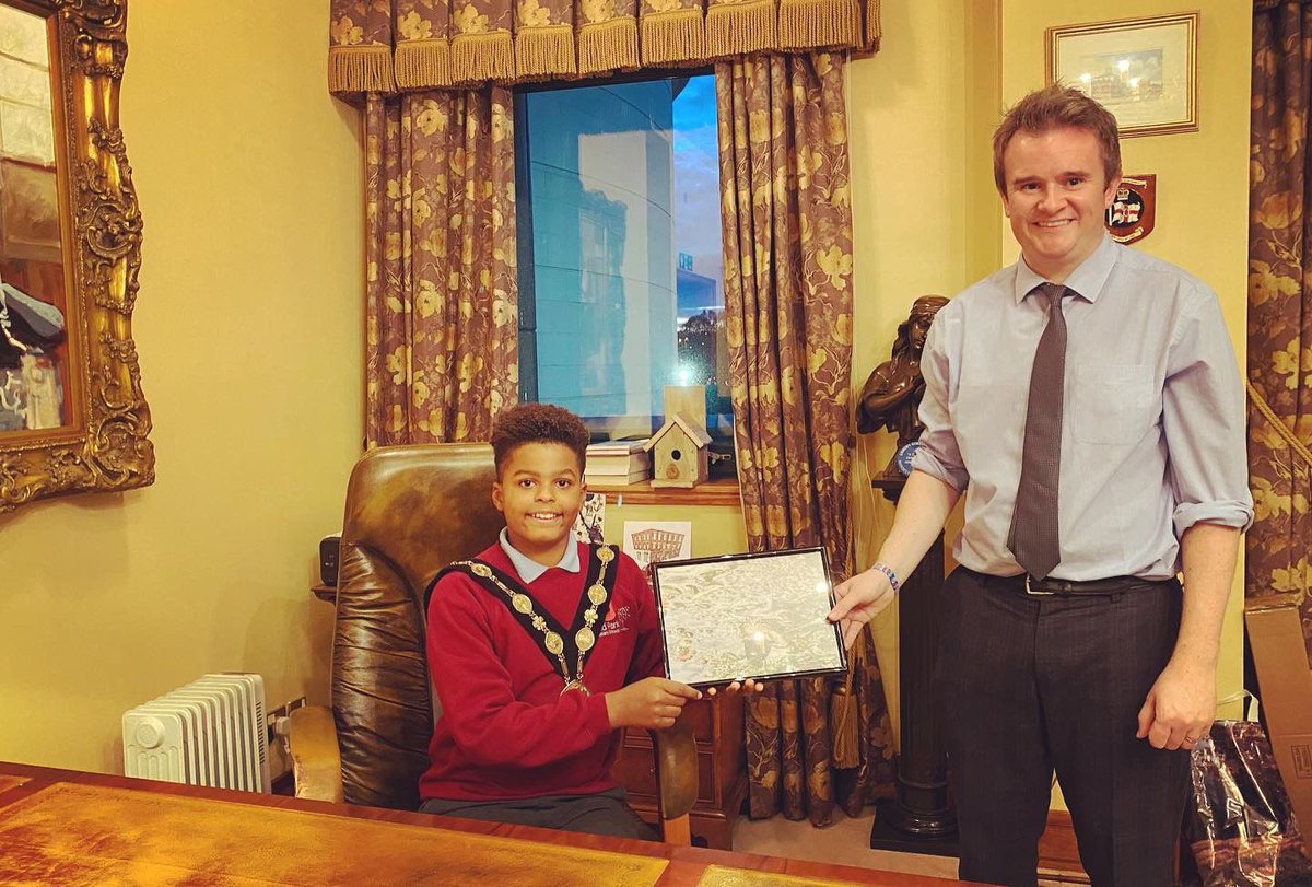 pondparkprimary's tweet photo. It was a special day for our Ulster Wildlife Calendar winner who got to meet @lisburnccc Mayor Stephen Martin and visit the chambers. https://t.co/IlONFeApKx