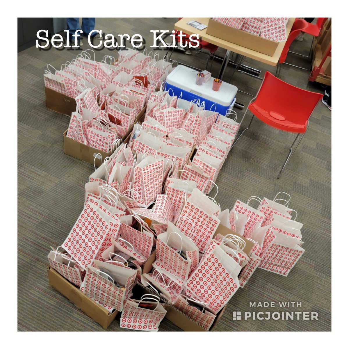 Team Build putting together Self Care Kits for the Northfield Community Action Center! <a href="/KaylaStuefen/">Kayla Stuefen</a> <a href="/BrendonTrebelh1/">Brendon Trebelhorn</a> <a href="/lindsaymtrainor/">Lindsay Trainor</a> #R100Cares #1000KindDeedsDay