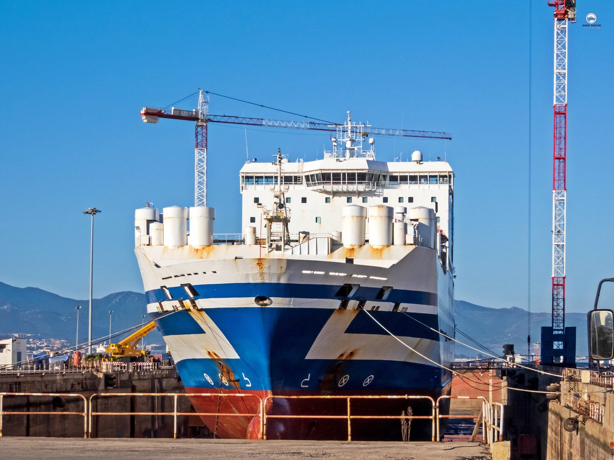 maritimegraphy's tweet photo. Turno de varada para el Ro-Ro EUROFERRY EGNAZIA 🇮🇹 de la compañia @GrimaldiLines. El buque se encuentra actualmente fletado por la compañia @trasmedferry.
@PuertoAlgeciras
#astilleros #varadas #ferrys https://t.co/Kn48mv9wFp