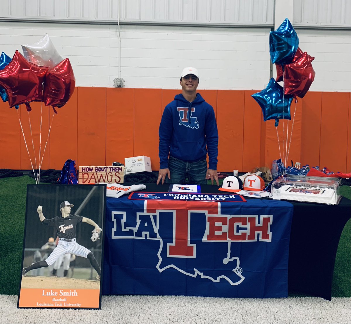 I’m officially a Bulldog! I’m so blessed to have this opportunity! ⁦<a href="/CooperFouts/">Cooper Fouts</a>⁩ ⁦<a href="/MitchGaspard/">Mitch Gaspard</a>⁩ ⁦<a href="/LaneBurroughs23/">Lane Burroughs</a>⁩ ⁦<a href="/LATechBSB/">Diamond Dogs</a>⁩