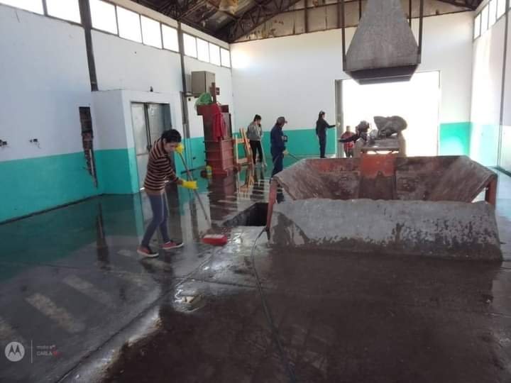 paso_104's tweet photo. #PasoDeIndios 

Los Jóvenes que Integran Coop Biomapu 👍

🔸️Estuvieron haciendo limpieza y mantenimiento de la planta. https://t.co/t1ghFGh4F4