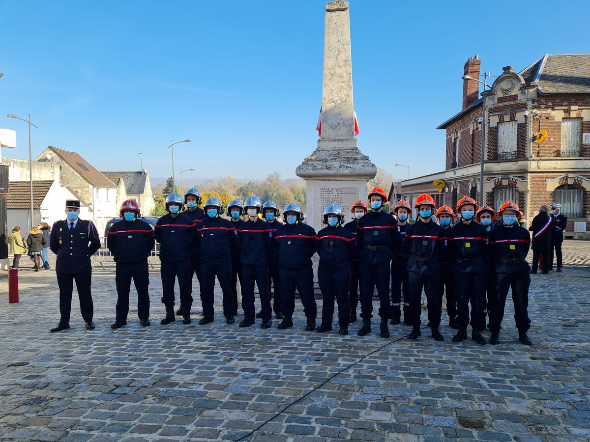 jgou60's tweet image. #11nomvenbre🇫🇷 les sapeurs pompiers et jeunes sapeurs pompiers de Liancourt étaient nombreux présents sur ce matin pour la commémoration de l'armistice de 1918. Merci aux personnels qui malgré la fraîcheur de novembre ont répondu présents pour exercer le #devoirdememoire.