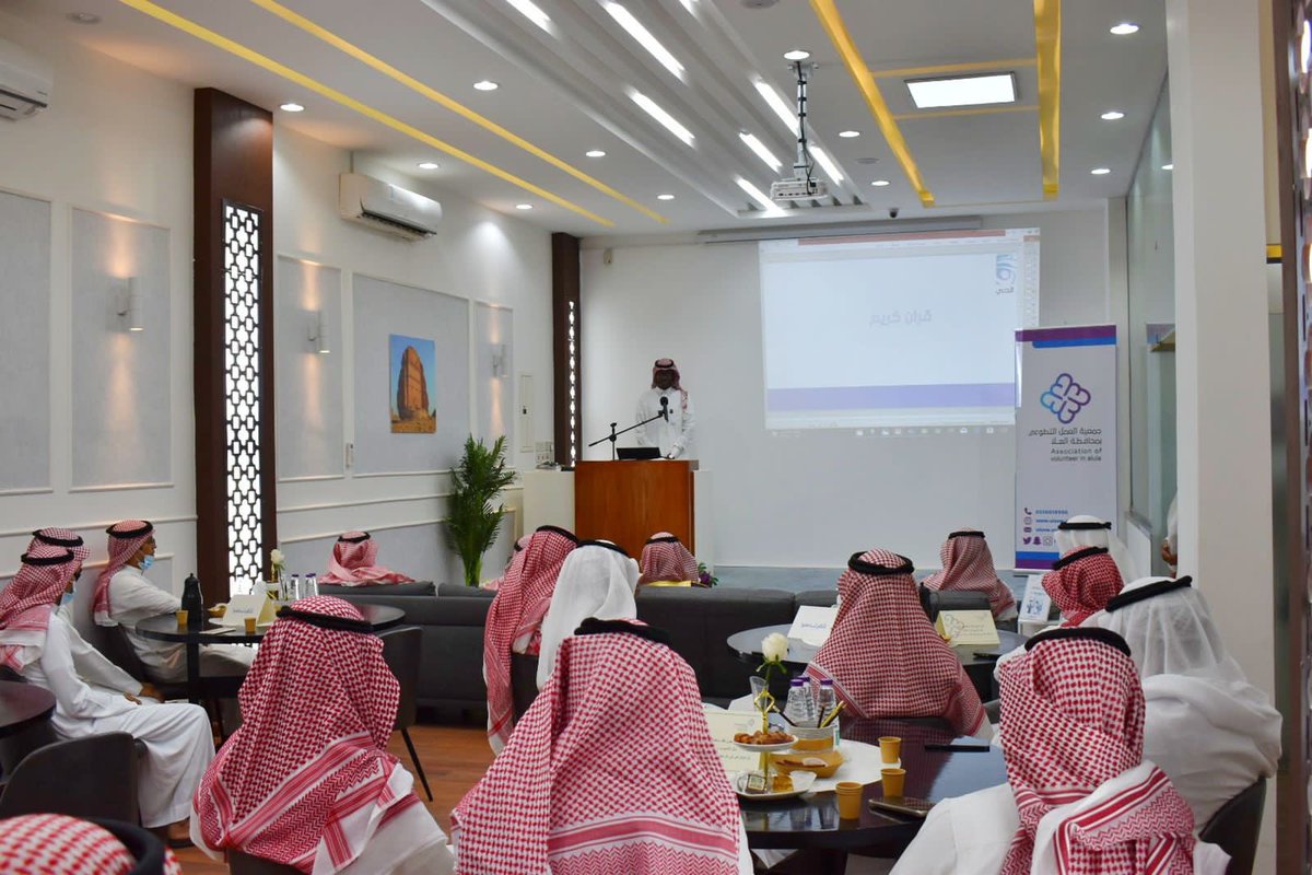jiwar_avw's tweet photo. سعادة محافظ #العلا 
الاستاذ :راشد القحطاني في تشريفه مبادرة #لأنكم_تستاهلو
#شكراً_أبطال_الوطن
#جمعية_العمل_التطوعي_بالعلا
#تطوع
#العلا #العمل_التطوعي https://t.co/lebdhNrmMP