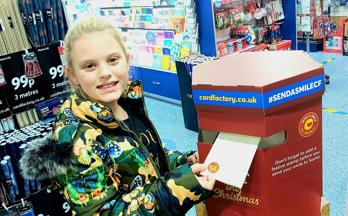 dancelisa1's tweet photo. #sendasmilecf posting her letter to Santa π
https://t.co/EjUoSglUUR