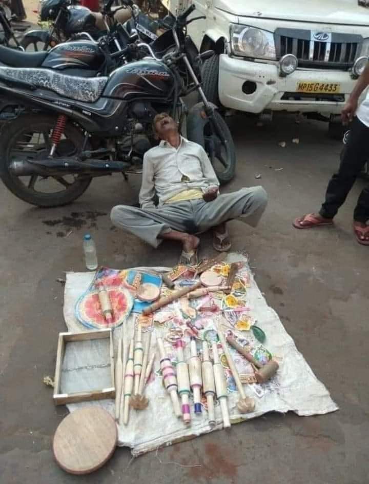 DGpankaj's tweet photo. परिवार की जिम्मेदारी अंतिम सांस तक निभाई
एक आम इंसान के हिस्से में कुछ ऐसे मौत आई।।
#help #likeforlikes #lifestyle #poor #PoorHelp https://t.co/Qy9BtoL3xx