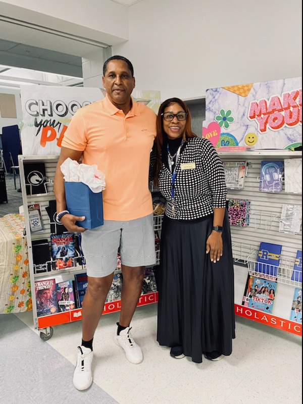 Happy Veteran's Day to all of our Veterans! Thank you for your unselfish service.  Proud to work with our Veteran, Mr. Eberhart. @epmsprincipal <a href="/EPMSParentLisa/">EPMS Parent Liaison, Lisa O'Hanlon Cowles</a> <a href="/FultonCoSchools/">FultonCountySchools</a>