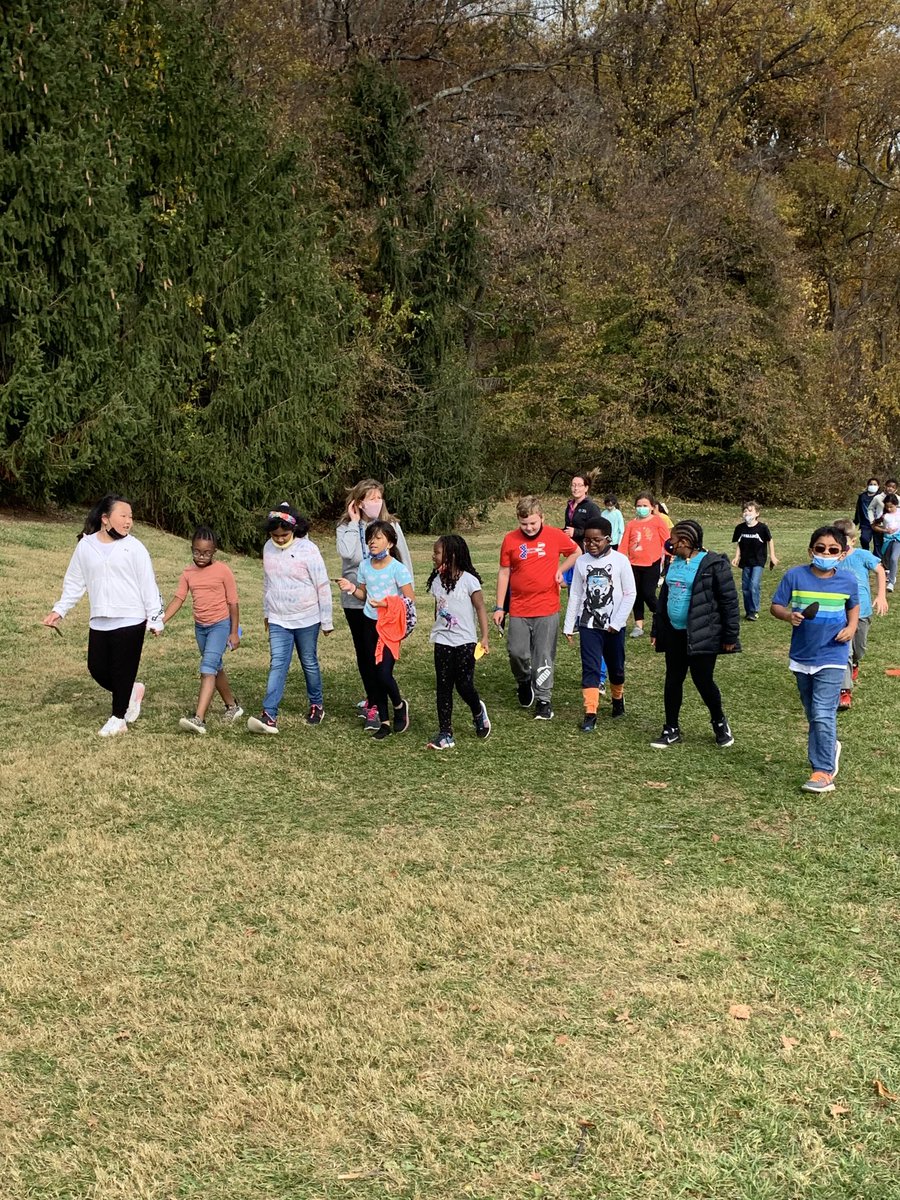 MrH62162056's tweet photo. Third grade and staff taking their turn running the Turkey Trot ‘21 ⁦@hcpss_gces⁩ ⁦@GCESPTA⁩ ⁦@GormanTeam⁩ https://t.co/WdynGypv6s