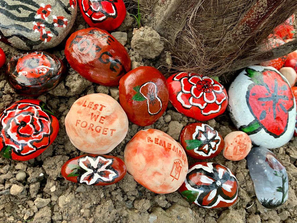 HPAstudio16's tweet photo. A lovely tribute to Remembrance Day from a talented yr8 art club https://t.co/57qcPULmdo