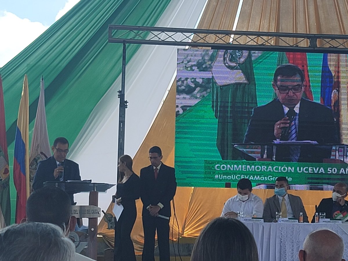 GermansSuarez's tweet photo. Hoy, nos sumamos a la gran celebración de los 50 años de la Unidad Central Del Valle del Cauca #UCEVA, institución que con responsabilidad y compromiso ha contribuido al desarrollo social y económico de nuestra región y del país. ¡Feliz cumpleaños! 🥳 #UCEVA50Años https://t.co/pwyosW3XRg