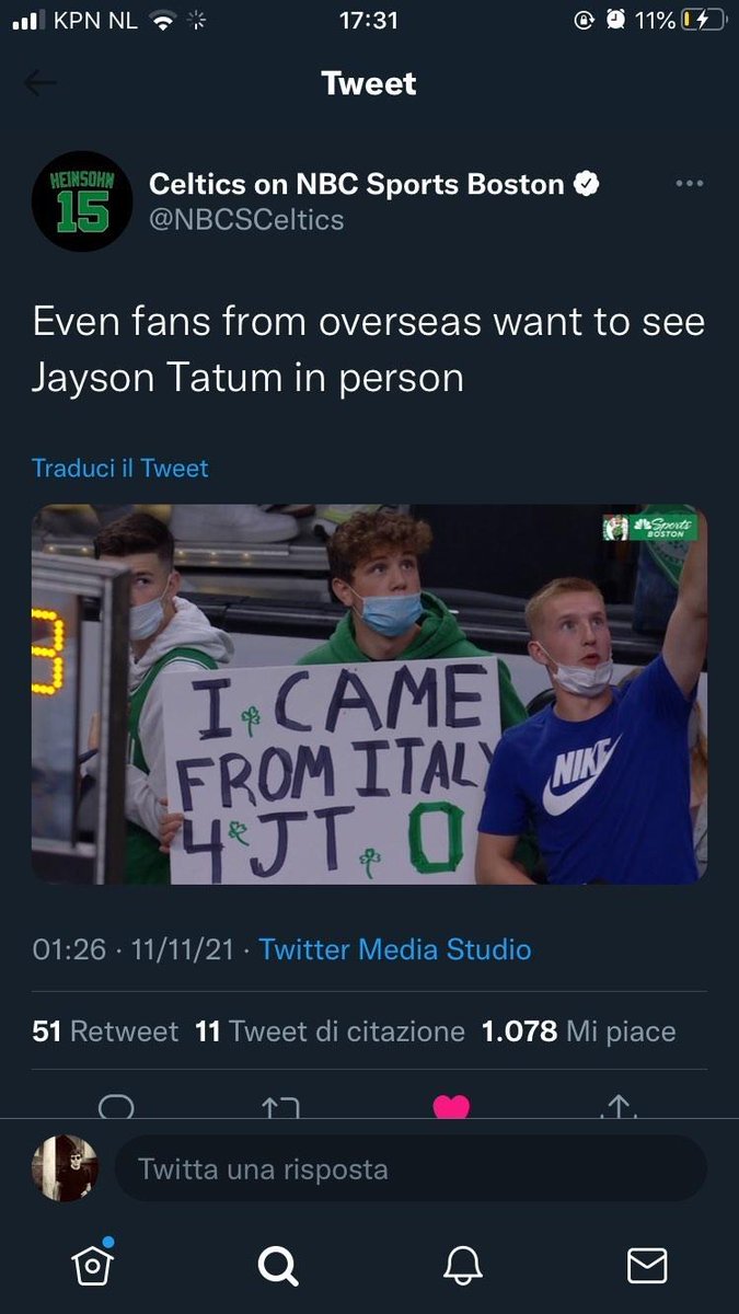 parallelecinico's tweet photo. Questa notte un ragazzo italiano è andato al TD Garden con un cartello per Tatum. Jayson lo ha notato ed è corso ad autografarglielo. Nell'ultima immagine potete leggere il racconto del fratello maggiore. https://t.co/LTmYhrfkXK