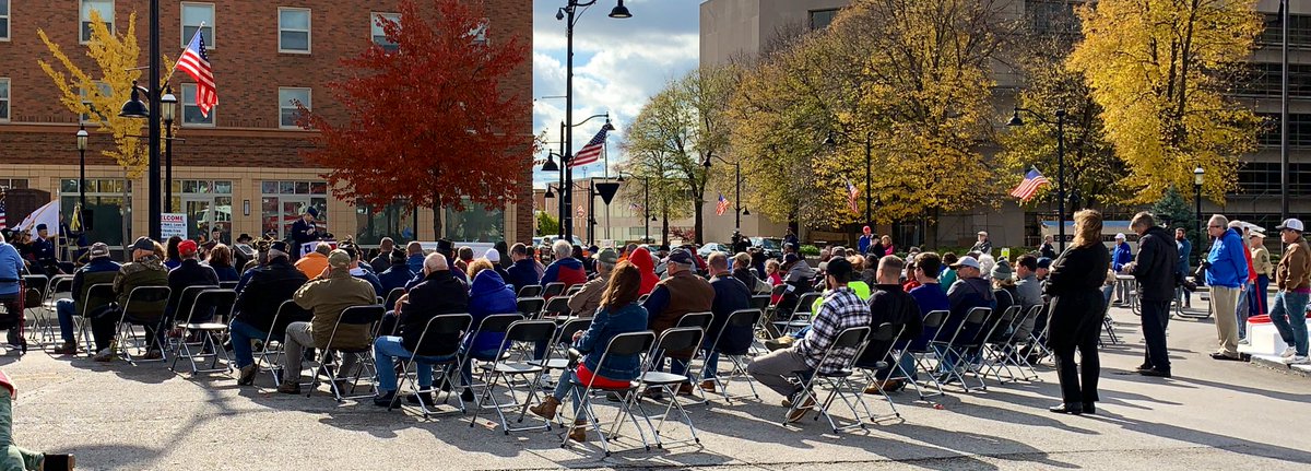 BFDPIO's tweet photo. Fabulous Veterans Day here in Belleville IL. So proud to serve, and tohonor our Veterans. #TYFYS https://t.co/DFK459CYww