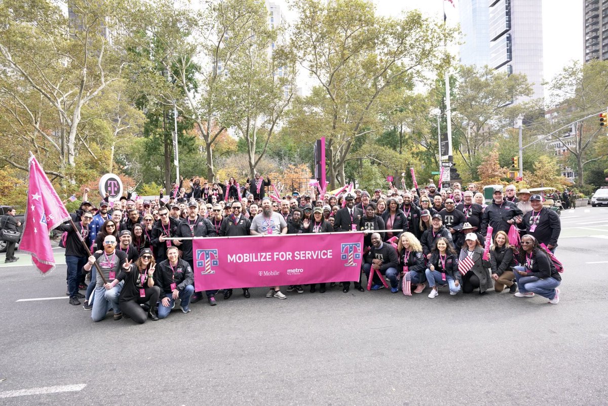 We are ready to go! #NYCVetsParade Thank you @Tmobile Veterans, Military, Spouses, and Allies for coming together to celebrate and honor those who served! ⁦@TanaAvellar⁩ ⁦@JonFreier⁩ ⁦@mikekatz⁩ ⁦@DeeanneKing⁩ ⁦⁦@MikeSievert⁩ ⁦@thayesnet⁩
