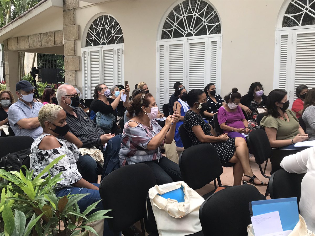 AV_FMC's tweet photo. Los cuidados son tan importantes en nuestro país, que la @FMC_Cuba  intercambia con diferentes actores que lo posibilitan para fortalecer nuestro proyecto encaminado en ese  tema 👩🏽‍🦳👨🏻‍🦳👩🏻‍🦳👨🏾‍🦳👵🏻🧑🏼‍🦽🧑🏽‍🦼👩🏽‍🦯👨‍👩‍👧‍👧👩‍👧‍👧👨‍👨‍👧‍👧👩🏼‍🍼🤰@TeresaBoue @OsmaydaFMC @MinutosdeCuba @Rosmery_FMC @Oxfam_Cuba https://t.co/Pfw7sX2WXZ