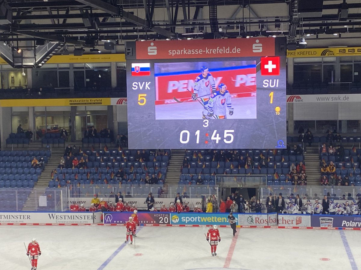 ShorthandedNews's tweet photo. Ist Patrick Fischer noch zu halten? #DCup21 #SVKSUI https://t.co/dwTWqAVpsO