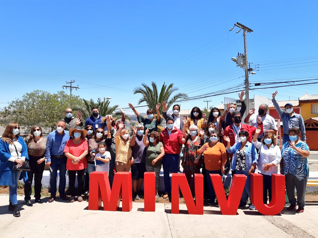 minvuatacama's tweet photo. Polígono ubicado en VillaEdén y VillaJuan López de #Vallenar fue seleccionado para recuperar su barrio a través del @Minvu @quieromibarrio 👏👏 Así lo informaron el Seremi @pedroriosweldt Delegado @UrquietaAtacama alcalde @MuniVallenar y @DirectorServiu3 en reunión con vecin@s 🎉 https://t.co/zOSxAaRnxz