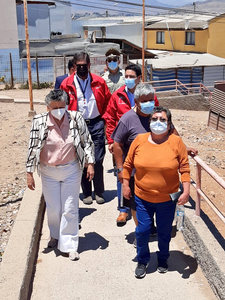 minvuatacama's tweet photo. Polígono ubicado en VillaEdén y VillaJuan López de #Vallenar fue seleccionado para recuperar su barrio a través del @Minvu @quieromibarrio 👏👏 Así lo informaron el Seremi @pedroriosweldt Delegado @UrquietaAtacama alcalde @MuniVallenar y @DirectorServiu3 en reunión con vecin@s 🎉 https://t.co/zOSxAaRnxz