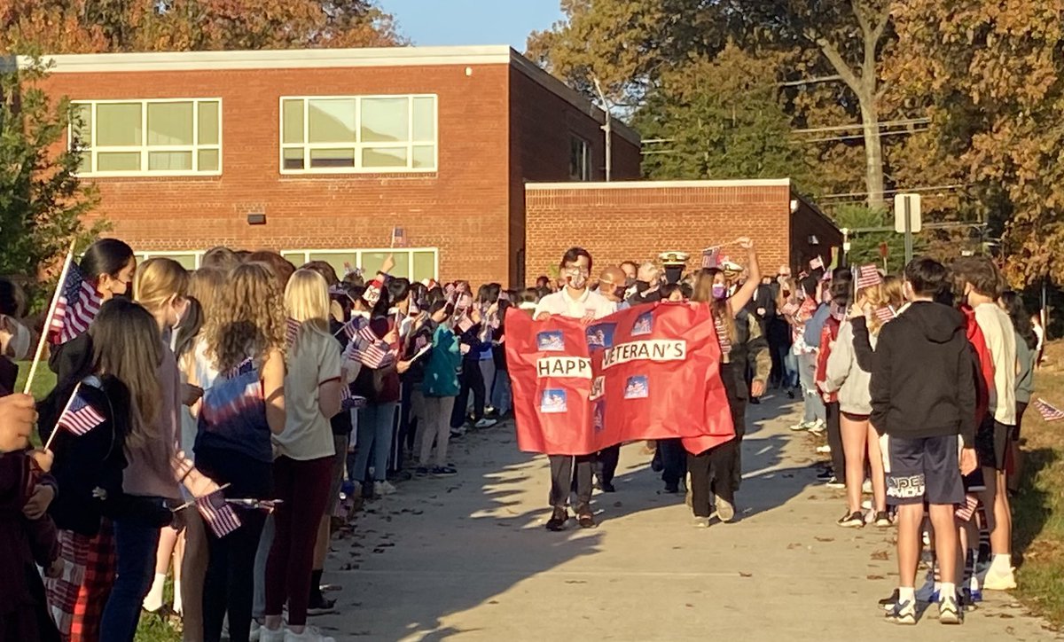 JShinAP's tweet photo. Thank you to all our veterans for your sacrifice and service to our country.  We are  so grateful to get to spend the morning with some our @ThoreauMS Veterans and families!  Amazing job by all of students speaking, performing, and cheering!! #ThankYouVeterans https://t.co/iB3ZkRPlnr
