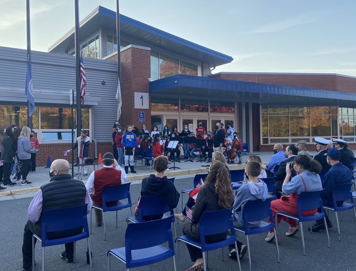 JShinAP's tweet photo. Thank you to all our veterans for your sacrifice and service to our country.  We are  so grateful to get to spend the morning with some our @ThoreauMS Veterans and families!  Amazing job by all of students speaking, performing, and cheering!! #ThankYouVeterans https://t.co/iB3ZkRPlnr