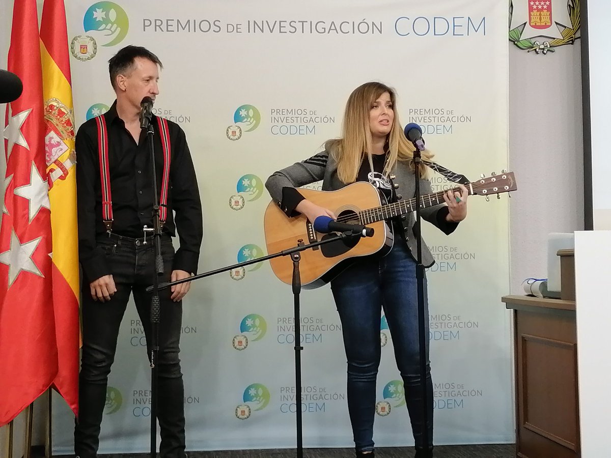 CODEMmadrid's tweet photo. @JuliaCalatayud interpreta en la gala de los #PREMIOSCODEM 'Luces y sombras', uno de sus últimos temas cuya letra está inspirada en estos meses tan duros y que las enfermeras han vivido en primera línea. Le acompaña @joshuelrdriguez https://t.co/WkJ2QUSbbA