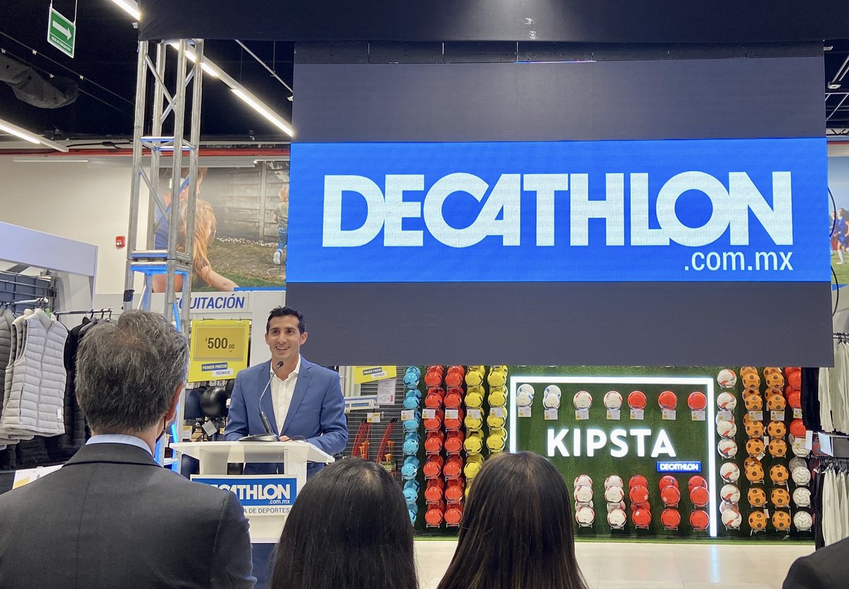 LaParejaViajera's tweet photo. 🥊 Atención sureños de la CDMX.
Ya se inauguró en Paseo Acoxpa la tienda de deportes @DecathlonMX 
Una empresa francesa 🇫🇷 que llegó a México hace 5 años y ¿saben quién es fan de la tienda? 
🥇Rommel Pacheco 🥇 https://t.co/OGndkLN9uV