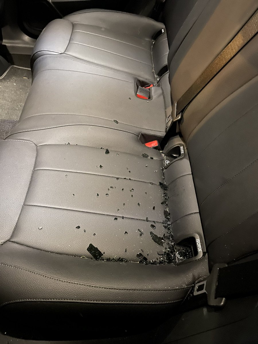 Quetina99's tweet photo. @SFCarBreakins Car broken into last night across from Pier 3 at 8:30pm https://t.co/ZlfXb2WDSv