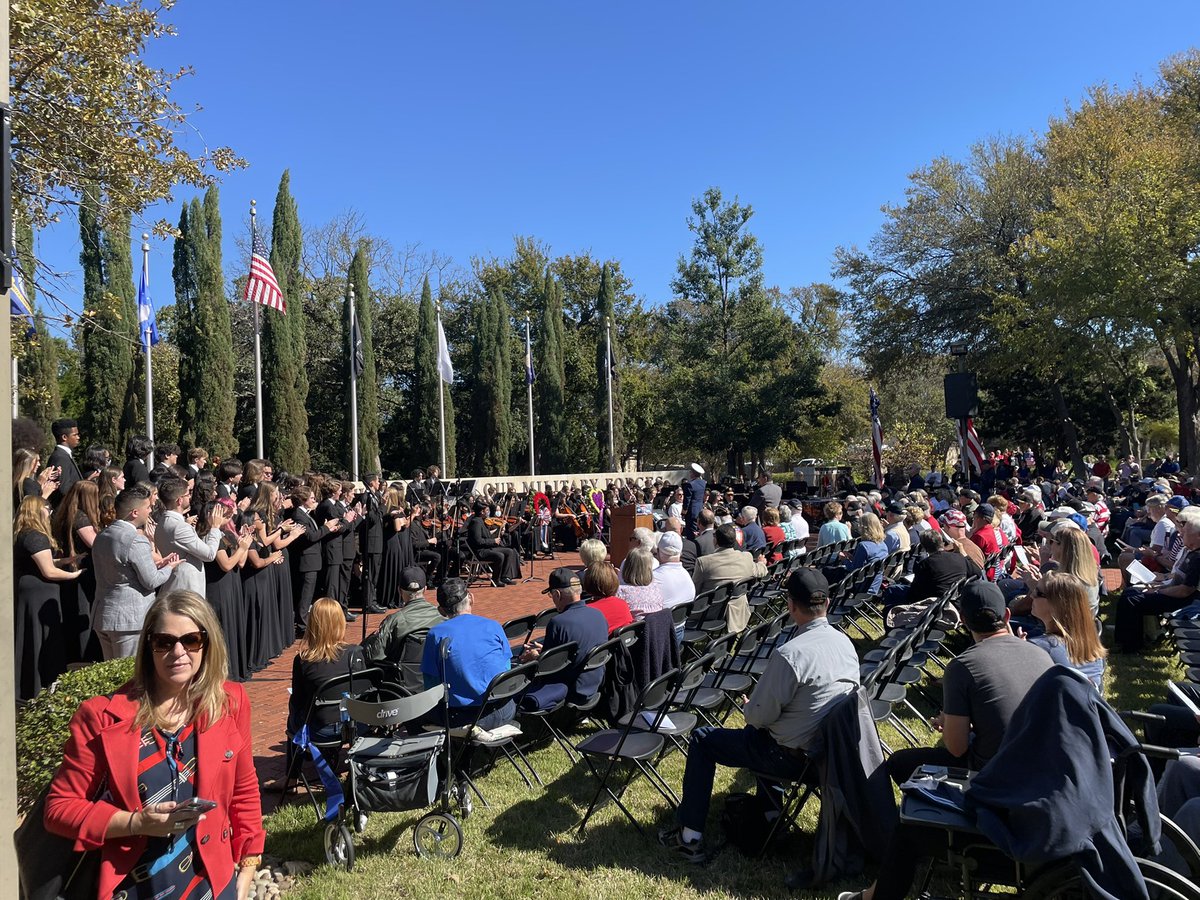 Honoring the service of our Veterans at Sun City in Williamson County with <a href="/EVPatriotBand/">EVPB</a>, <a href="/evhsorchestra/">EVHS Orchestra</a>, and <a href="/EastViewHSChoir/">East View Choir</a>.  #grateful #GISDserve
