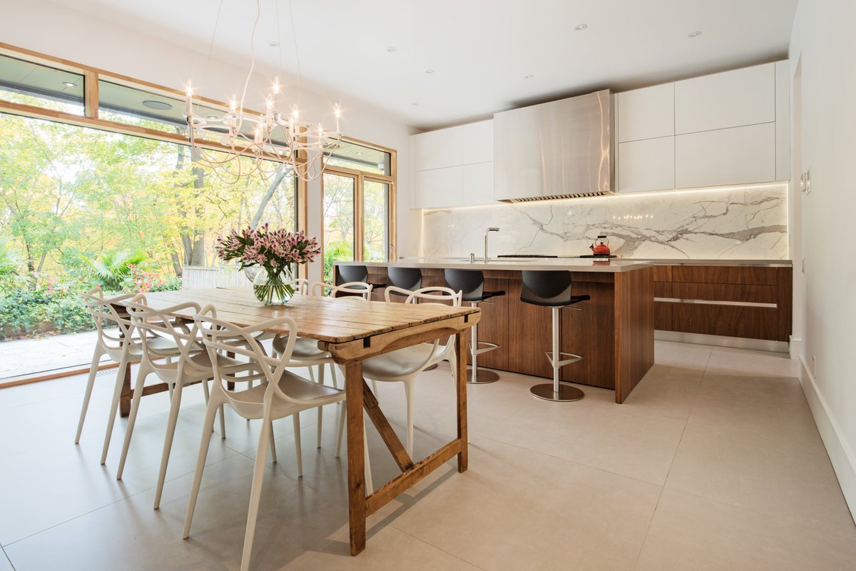 MUTIKB's tweet photo. What's more to love in a kitchen? Inspiring panoramic views while you take on your early mornings!
#mutikb #italiankitchens #modernkitchens #moderncabinets #modernliving #moderndesign #interiordesign #inspo #luxuryliving #modernhomes #dreamhomes #modernarchitecture https://t.co/u8sxBexmFU