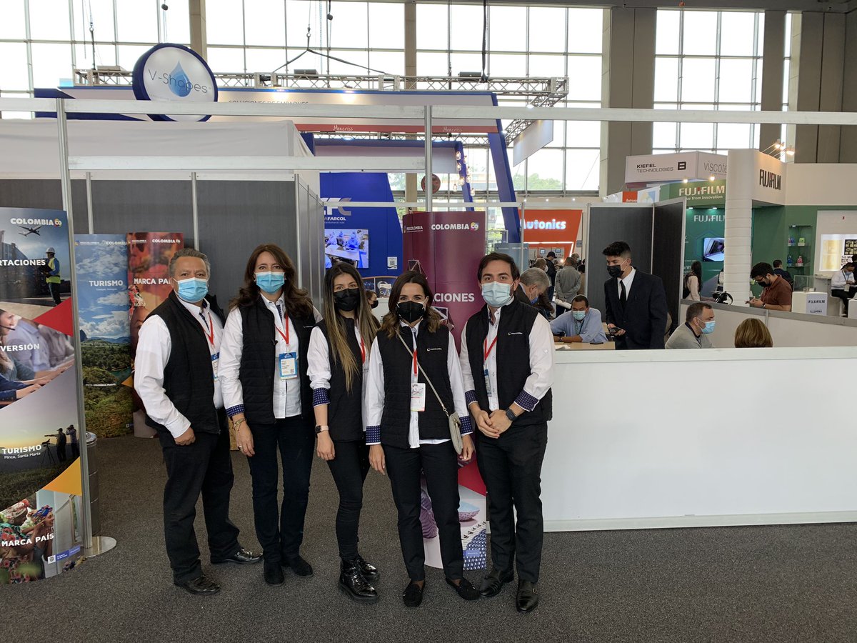 AuriPimiento's tweet photo. Con el equipo que lo hace posible @PROCOLOMBIACO nuestra misión de compradores en su 1r día cerró ventas en sitio por USD 1.1 Millones y expectativas por USD 11 Millones @AndinaPack @JulianaVillegas @WalterCastaoGi1 https://t.co/716106mZzJ