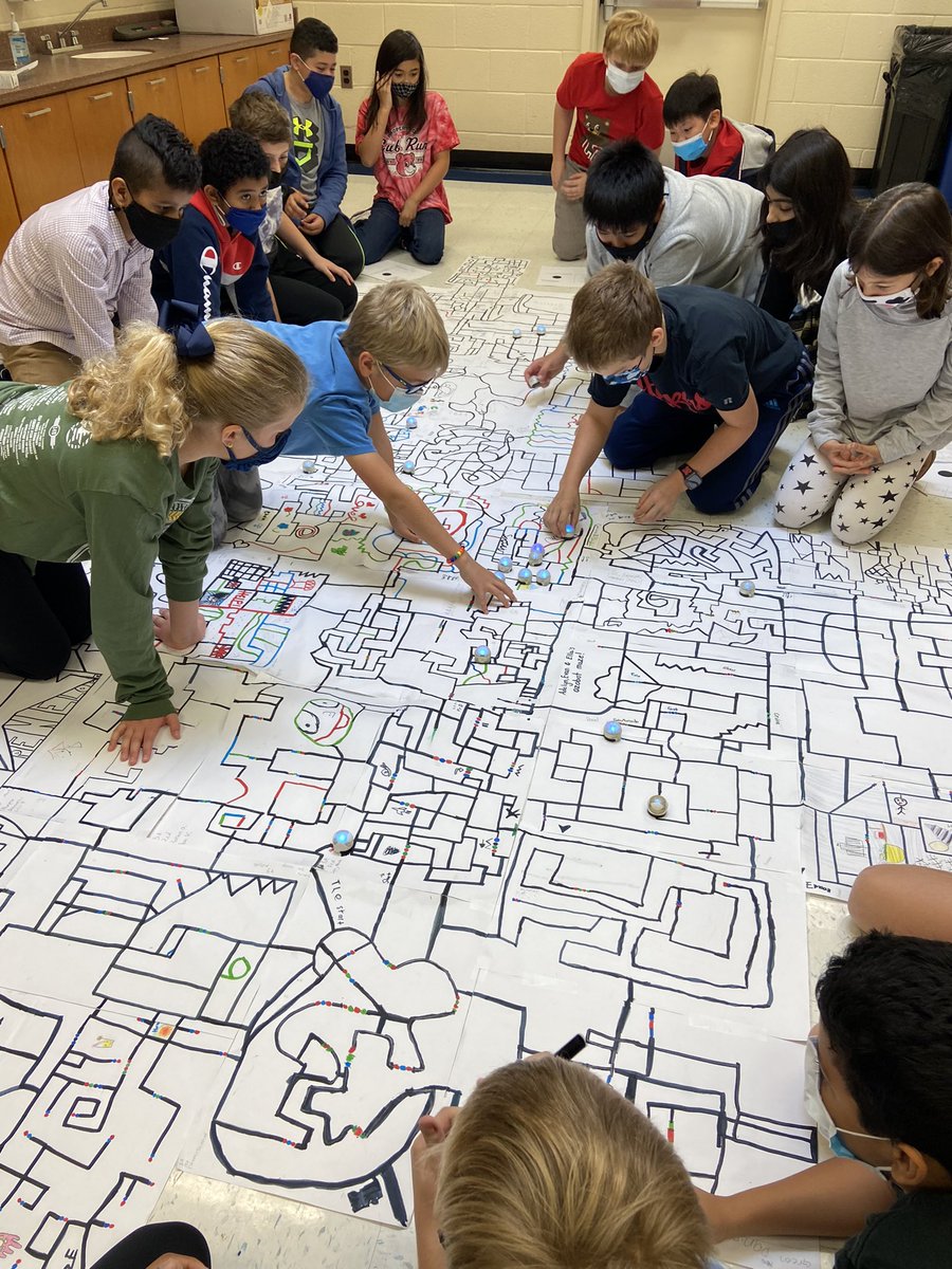 stemcurun's tweet photo. 5th Grade Ozobot Maze! #ozobots #coding #steam @stemcurun https://t.co/LyEBgh6Pje
