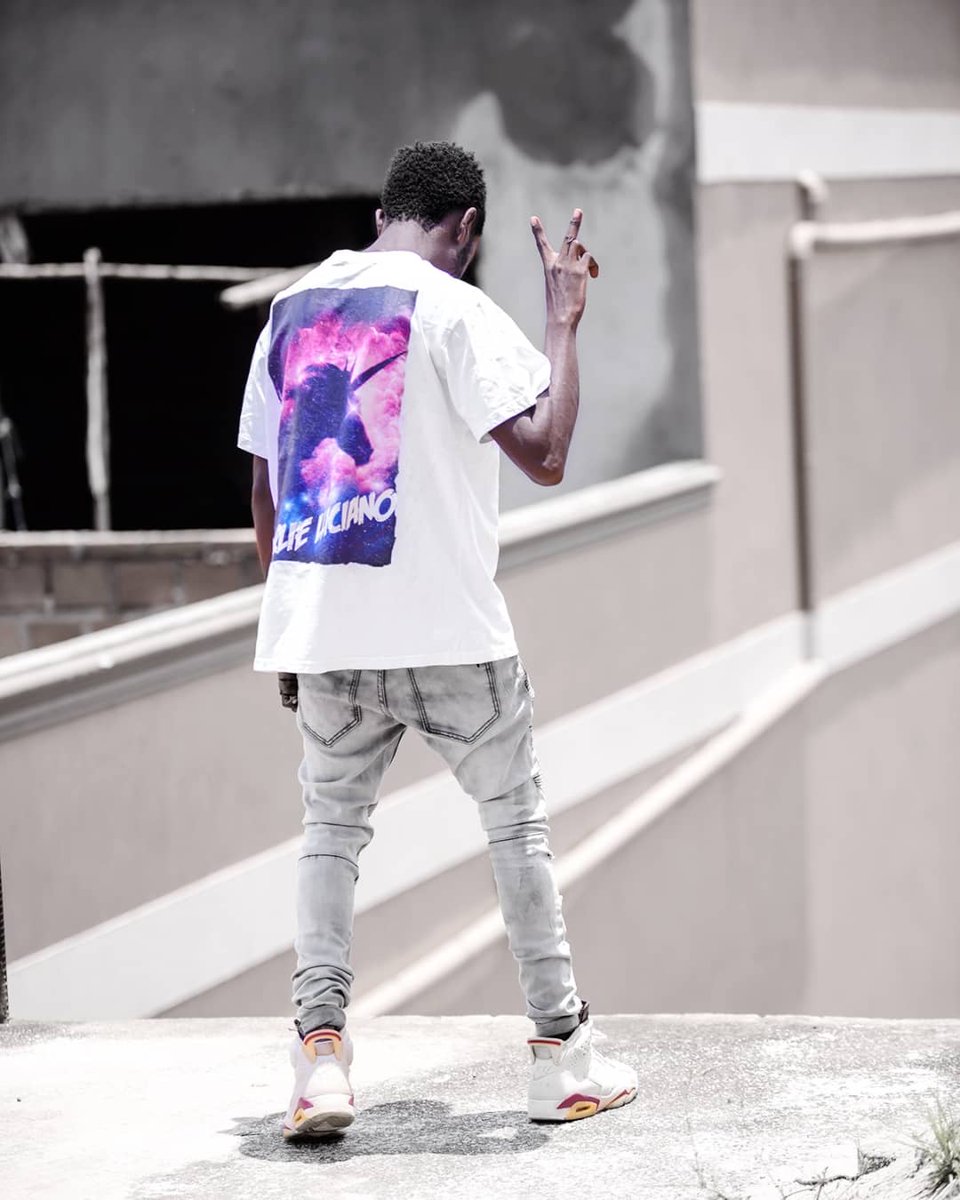 iambrightlee_'s tweet photo. It's u bwoy @iambrightlee_ follow me up on IG #LIKEs #LikeForLikes #LIKEs #likeOppini #likeasiaman https://t.co/f36R9CZlbc
