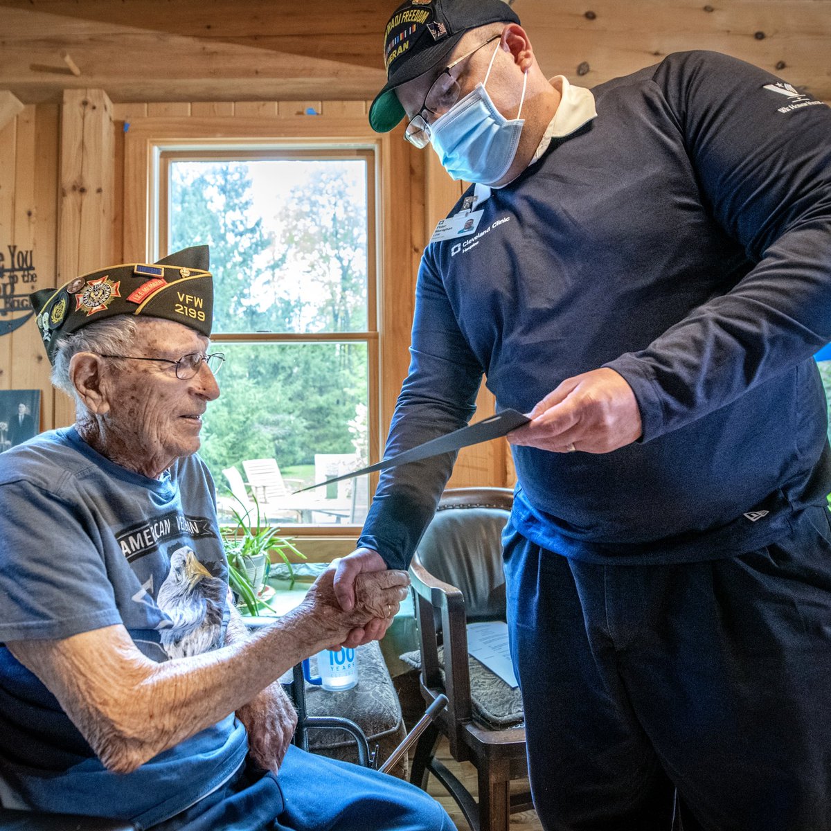 KyleMichael's tweet image. We had the privilege to meet and honor Felix Pasteris, a 100-year-old veteran and @ClevelandClinic patient who is currently in hospice.

He’s been battling cancer and beat COVID-19.

Thank you to Felix and all our veterans! 🇺🇸