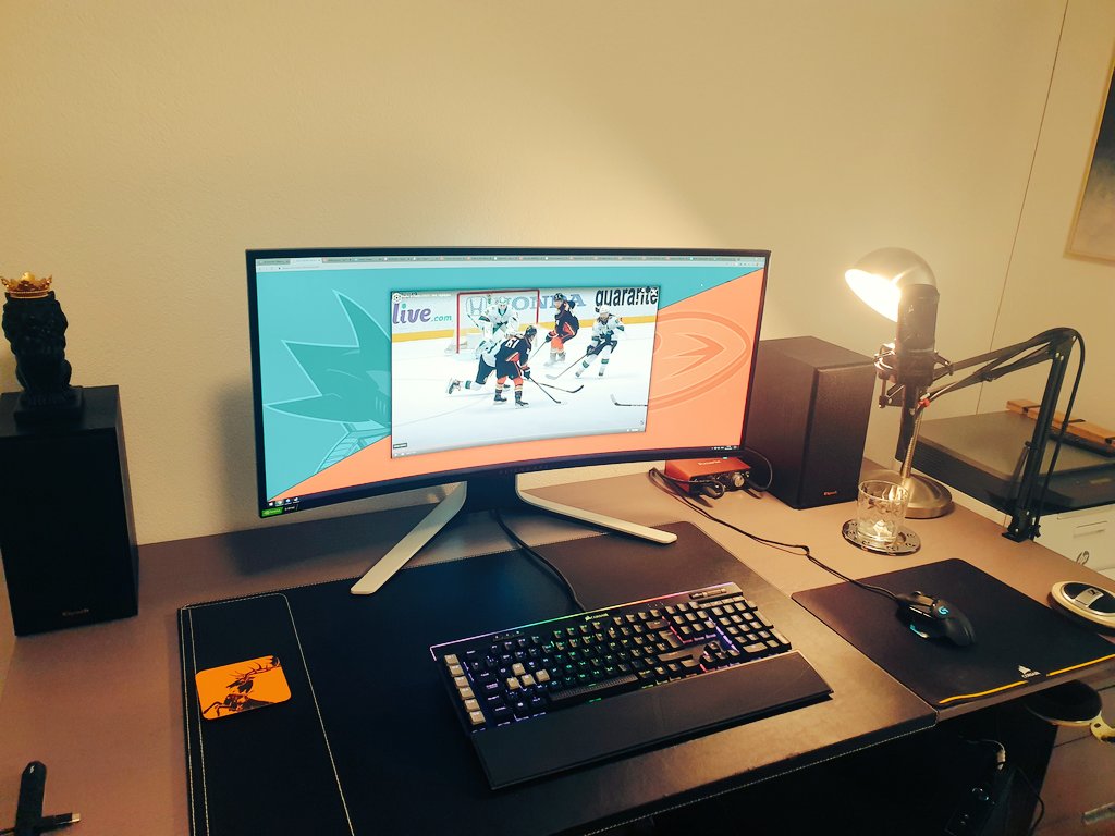 SirSorsa's tweet photo. @Alienware i love Alienware, hopefully one day i can add more to my monitor #MyAlienware 💕👽 https://t.co/6gt3rlAYi5