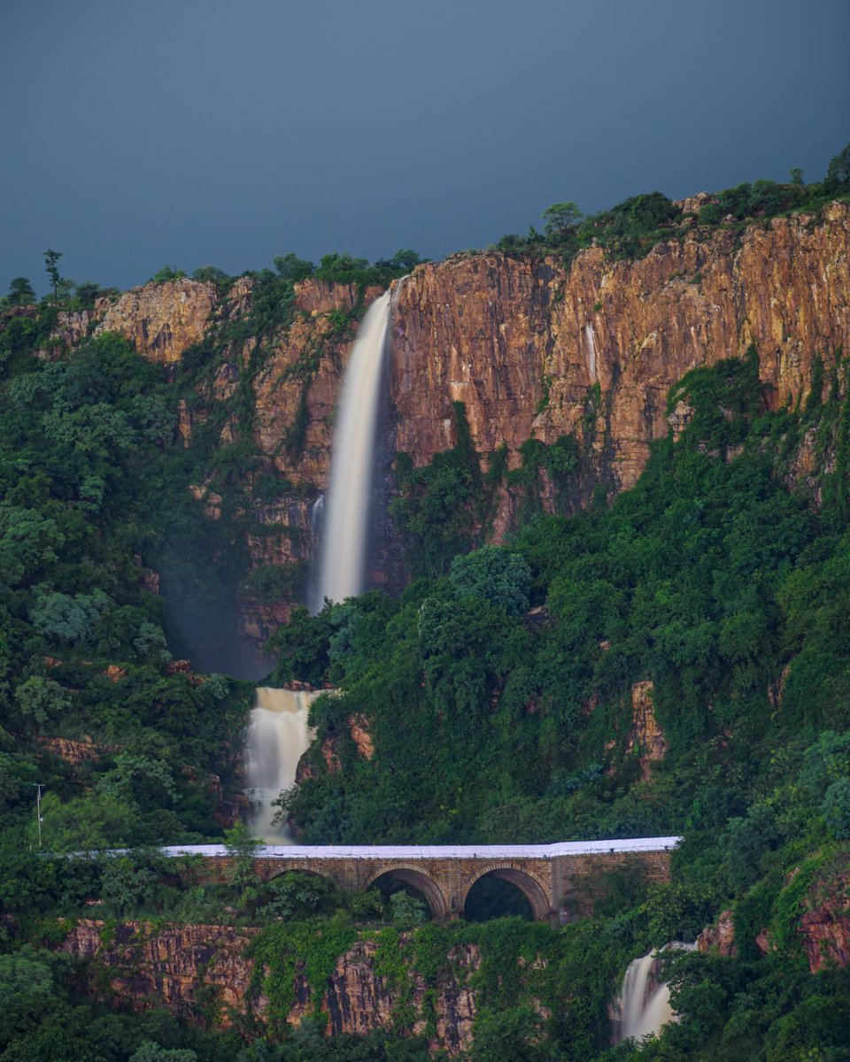 TirupatiYaaYo's tweet photo. MALWADI GUNDAM WATERFALLS Night Visuals by @visualographer_
#Tirupati #Tirumala #TirupatiYaaYo #WaterFalls #MalwadiGundam #MalwadiGundamWaterfalls #Nature #NightVisuals #visuals #Greenary https://t.co/8CV40DAIi0