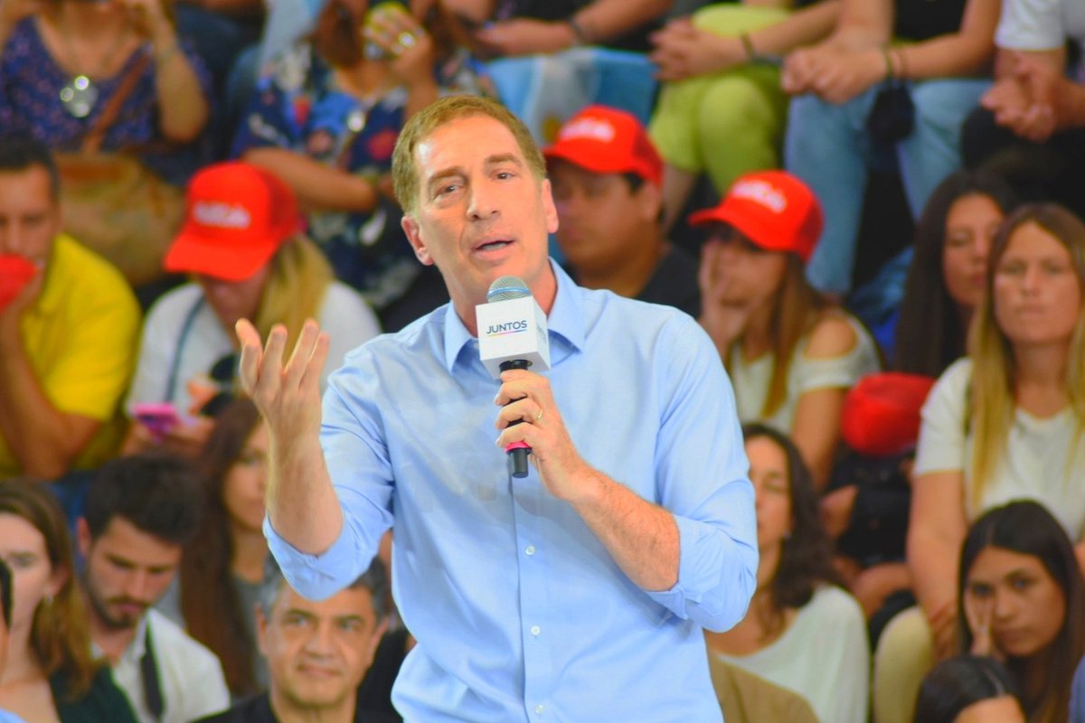ClarisaCla1's tweet photo. El domingo es #Juntos , #dandoelpaso por qué la PBA necesita cambios y soluciones profundas. NO planes, ni platita. 
Por eso yo voto @diegosantilli @ManesF https://t.co/5h85baJ8D9