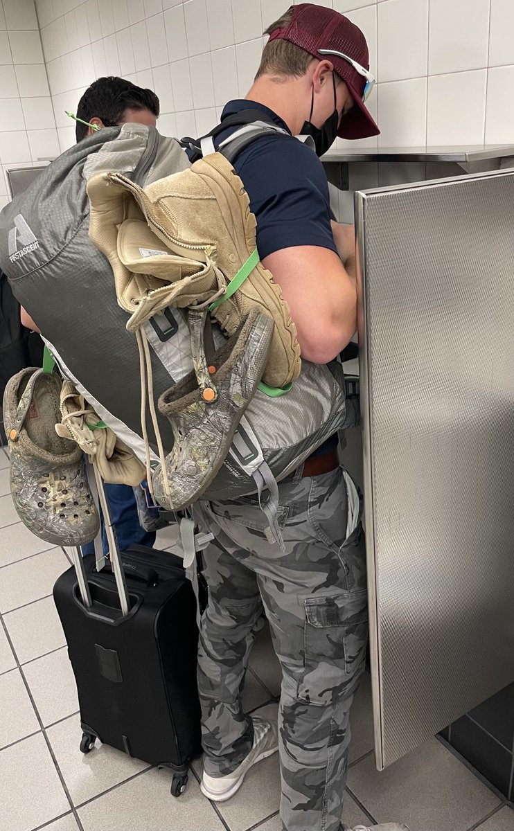 BarstoolBigCat's tweet photo. Just let this veteran cut me in line for the urinal. Least I could do today. https://t.co/zwQjg8tYsZ