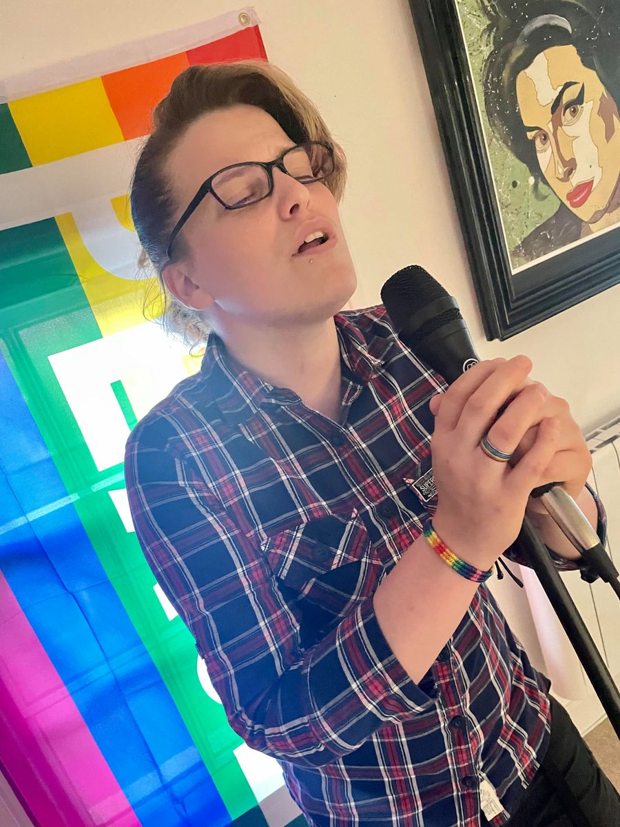 Borough_Arms's tweet photo. She blew our socks off at her first gig here, she's going to do it again next Saturday! Kat Jayne sings our favourite songs Saturday 20th November from 8:30pm. Join us in supporting her in her musical journey! Can't wait! 🎤🎤 https://t.co/mcvjYTa1Xf
