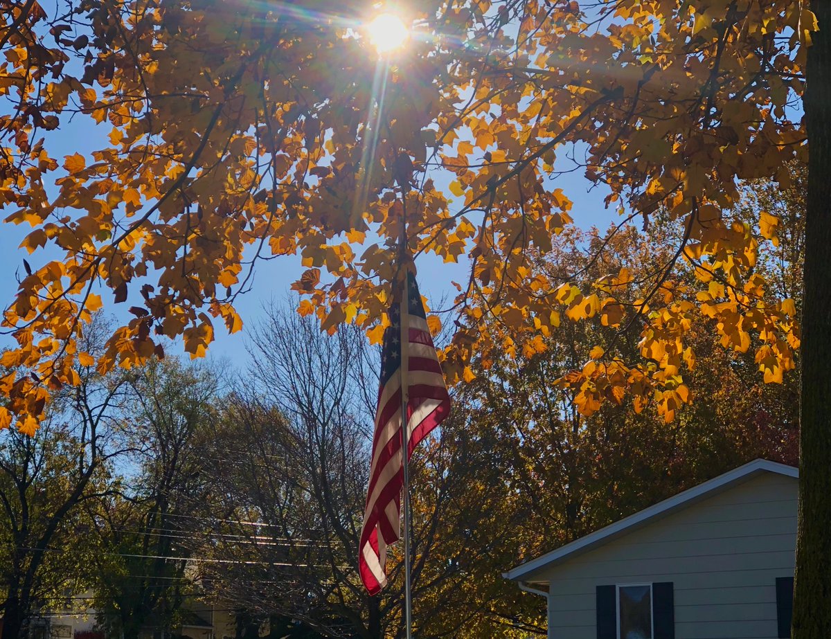 CrookyT1's tweet photo. A couple pics captured by @SethCrookWP this morning.
#IowaFall
#VeteransDay2021
#IAwx
@WHOWeather
@EdWilsonWX13HD
@JeriannWX
@BrettMcWx
@WXMegs
@AmberAwx
@NWSDesMoines
@IAStormChasing https://t.co/iRVnW3dOfm