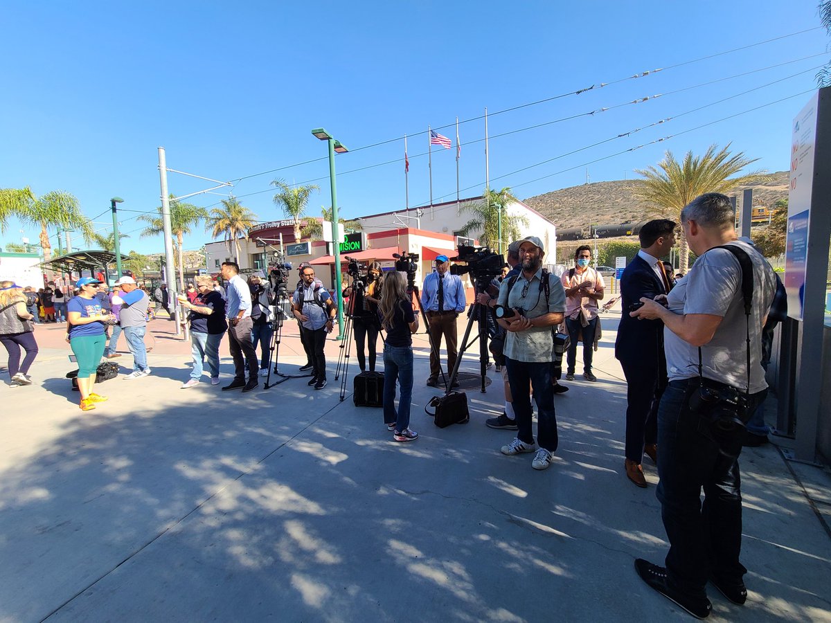 bgirledukate's tweet image. Media on both sides of the border watching for Robert Vivar to cross back into the United States for first time in nearly a decade