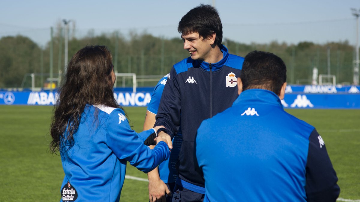 💙 Agora si que xa estamos tod@s! 

📺 #AsNosas capitás e #OsNosos capitáns quixeron despedir a #osnosos do #DéporGenuine no regreso de @LaLigaGenuine esta fin de semana en Tarragona!

Familia #Deportivista, #MoitoPorVivir! youtu.be/f1SSeH56e9Y