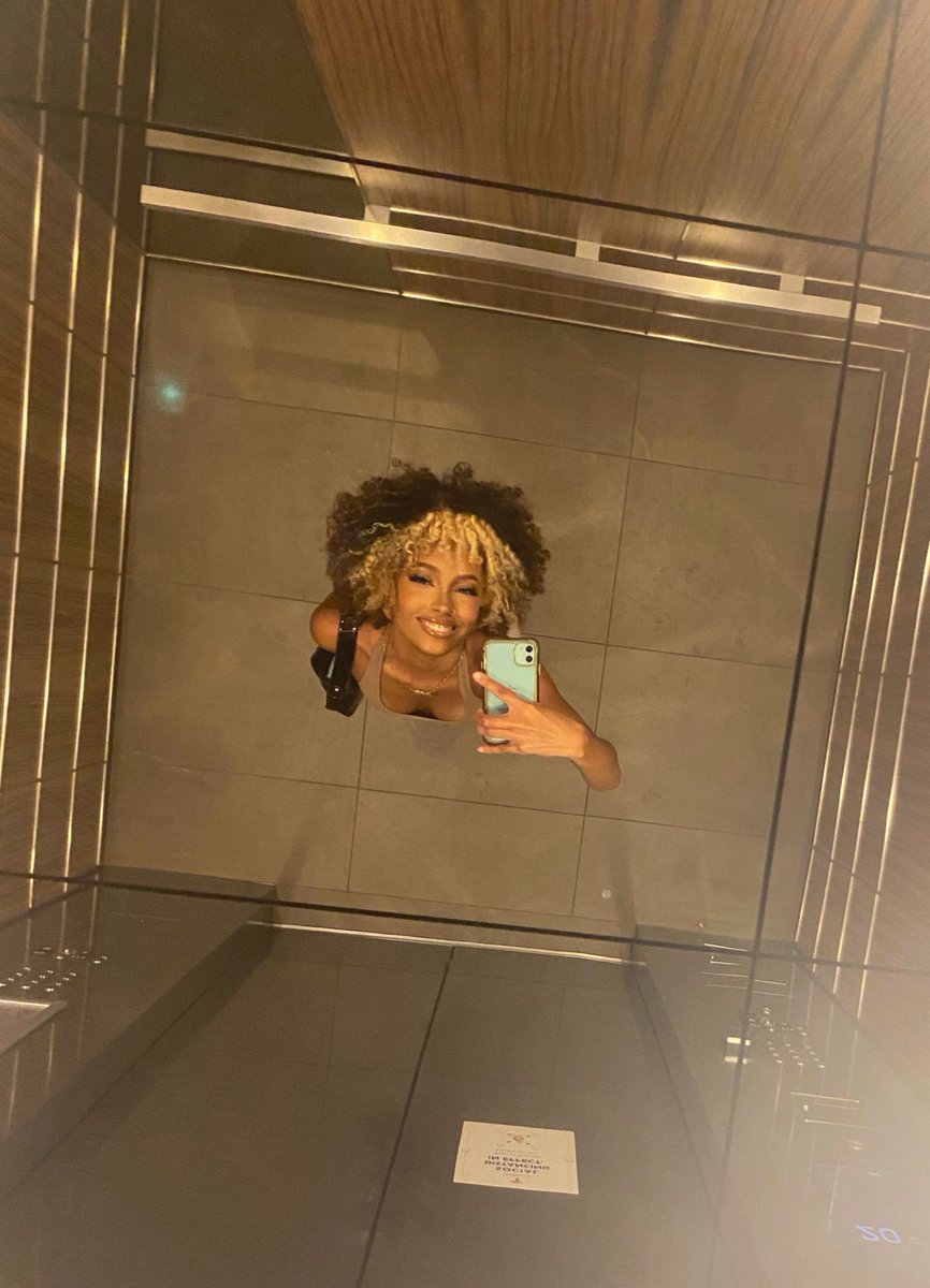 saintkenni's tweet photo. model broad w the hollywood smile 😁 https://t.co/1BPHgEs8gR