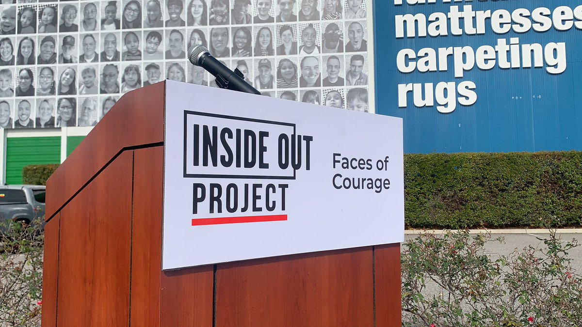 MadisonPearman's tweet photo. We’re getting ready for round two of speakers here at @BobbyLevin57’s public art installation “Inside Out Project: #FacesofCourage”

Next up? 
🇺🇸 @BobbyDyerVB 
🇺🇸 @RepElaineLuria 

@wavyphotog https://t.co/6ujTK3t48e