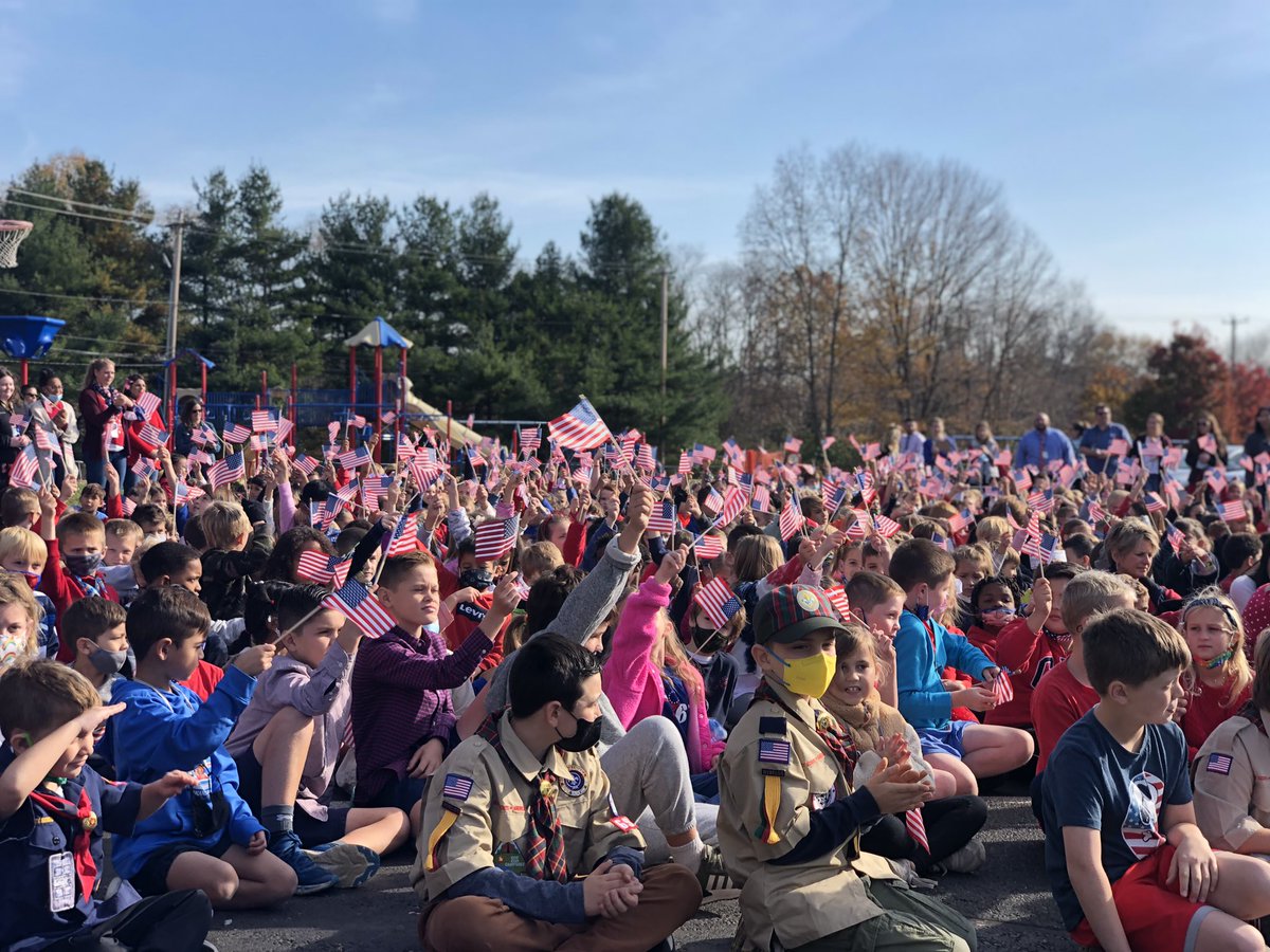 What a great way to celebrate and honor those who served for our country! Happy Veterans Day! 🇺🇸 #VeteransDay2021 #TeamWTE <a href="/WTE750/">Shawn Cruice</a>