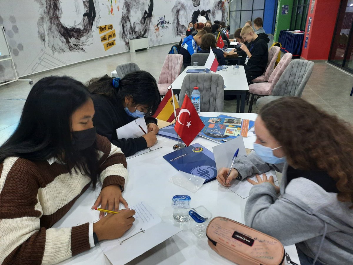 NvilaVila's tweet photo. @Londres_Erasmus @IE_Londres participation in the second students’mobility of the @EUErasmusPlus “Uknown Heroines”🇹🇷🇬🇷🇵🇱🇪🇪🇪🇸 comes to an end. Thanks to host school TED SAKARYA KOLEJI 🇹🇷 and host families for taking care of our students and teachers @sepiegob @AFA_IE_Londres https://t.co/sgzqrZq5hk
