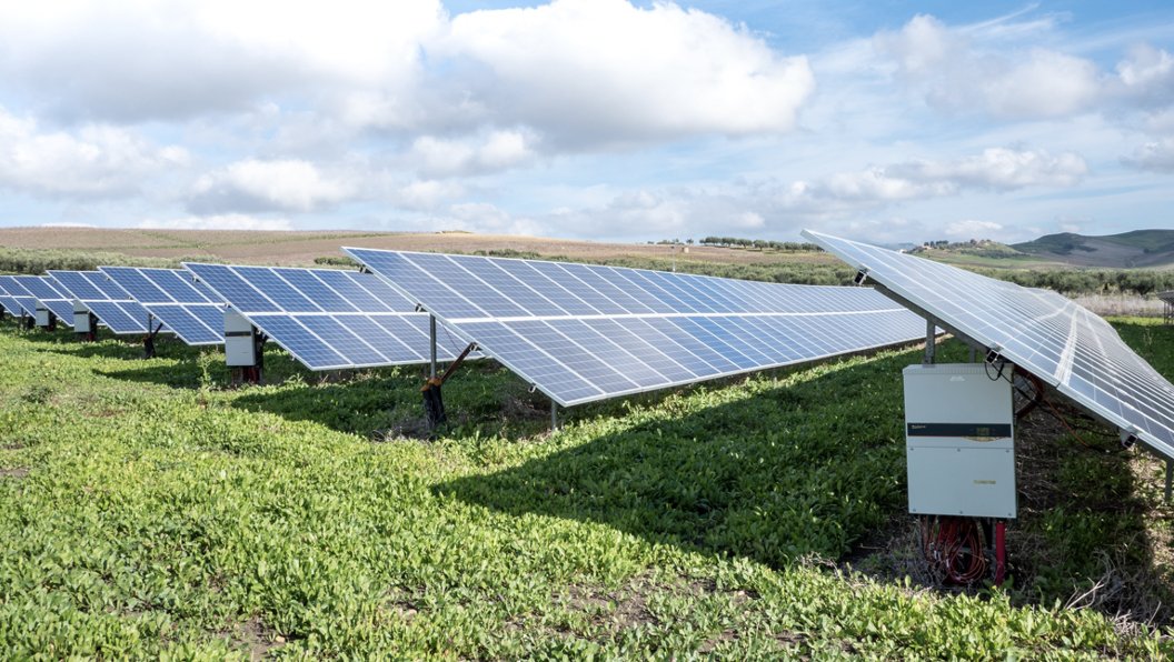 NYSERDA's tweet photo. #NYActsOnClimate by implementing #CleanEnergy in local communities statewide. #DYK we offer grants through our #CleanEnergyCommunities program for #EV charging, #EnergyEfficiency, and more? Visit us today: https://t.co/obPvCqX2Ku #COP26 https://t.co/2BvatwOZsf