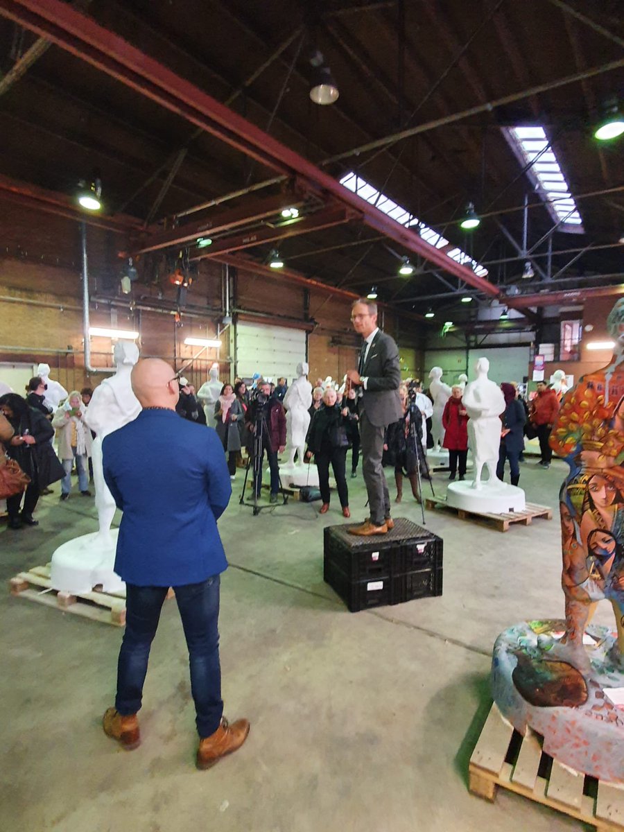 We keken onze ogen uit! Veel van de Goudse Iconen (sociaal project georganiseerd door @Garenspinnerij en partners) zien er al oogverblindend mooi uit! #Gouda #Gouda750 #GeefGoudaDoor 1/..
