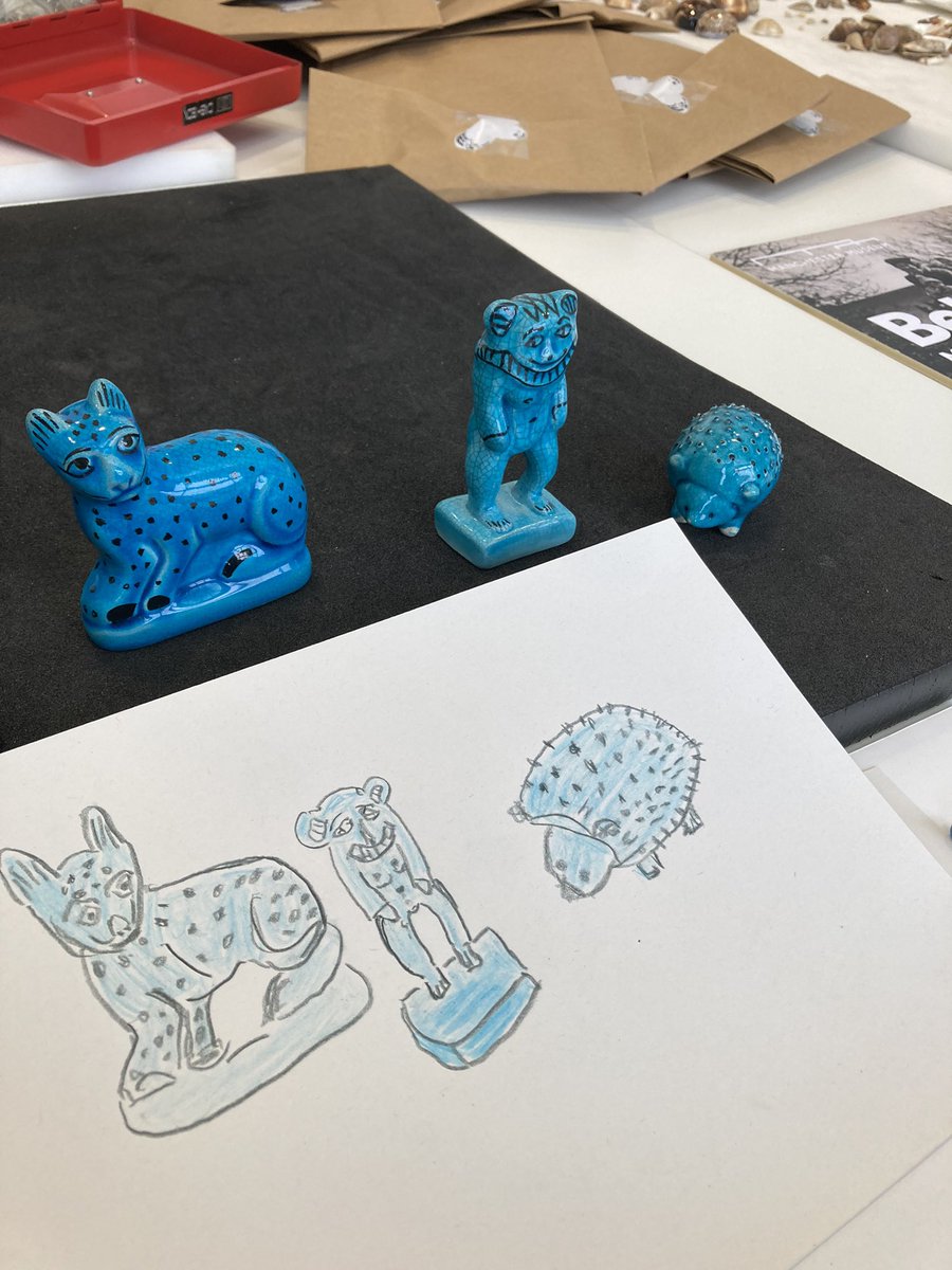 KarenBrackenri3's tweet photo. @CarersMcr and @_TheMHS Were very creative today @McrMuseum #CollectionsRUs Studio #JustUs Gallery Time #PotteryPictures #SketchShow https://t.co/dXgtD2jkFY