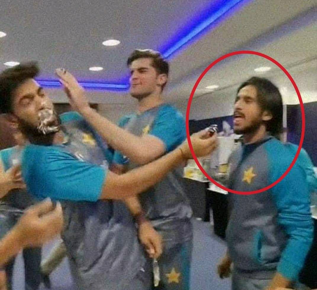 Slayerofwights's tweet image. Karma is a b!tch

You guys snatched his cake
He snatched your world cup!!!

#PAKVSAUS