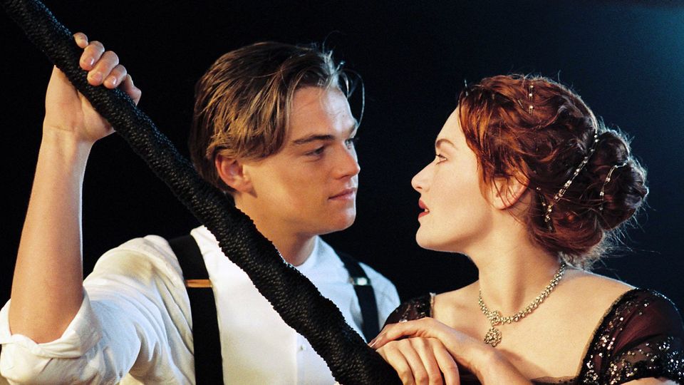 Happy 47th birthday to the one and only Leonardo DiCaprio! 

What\s your favorite DiCaprio role? 
